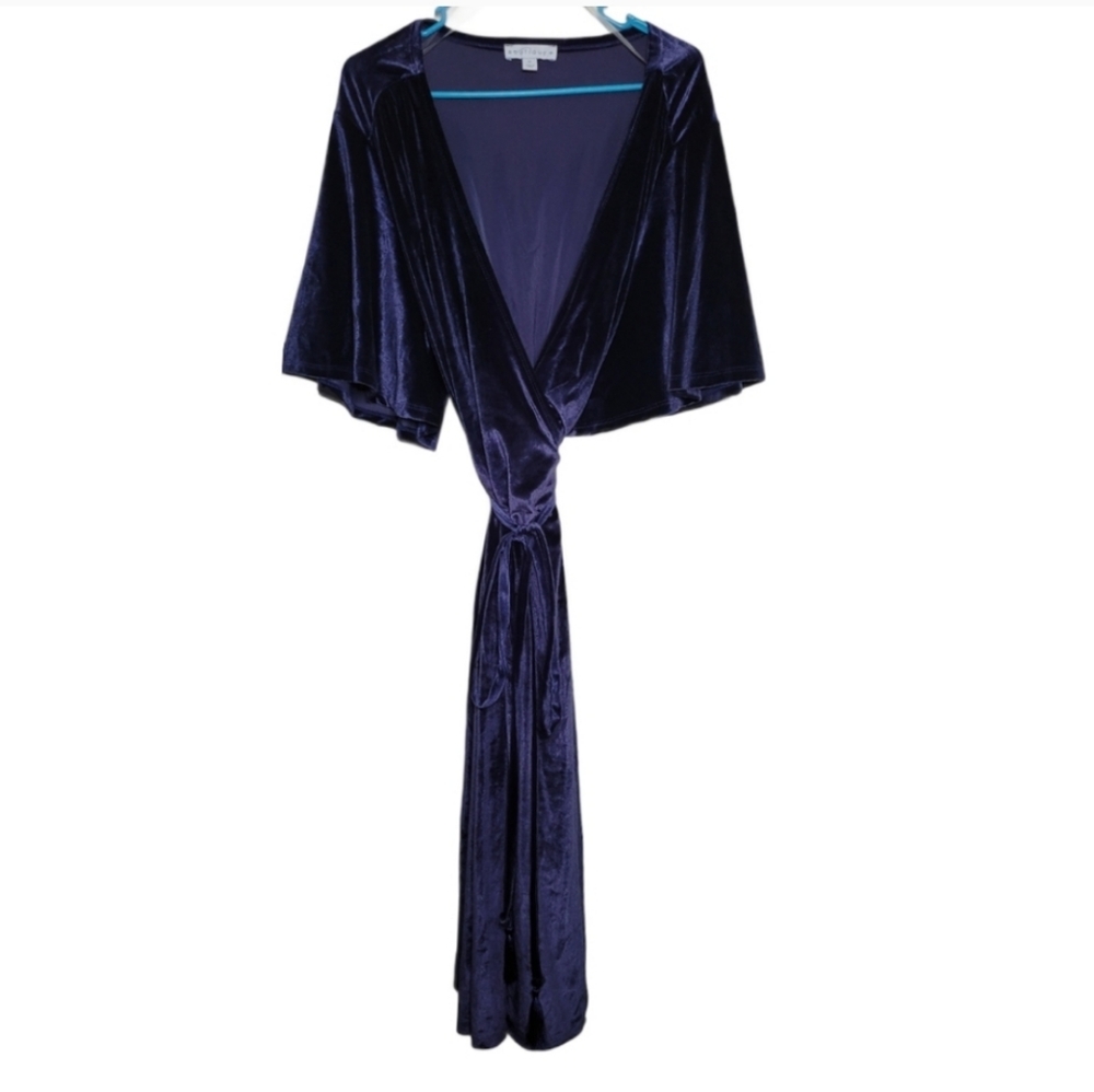 Boutique Plus Size Navy Wrap Dress
Size 2X